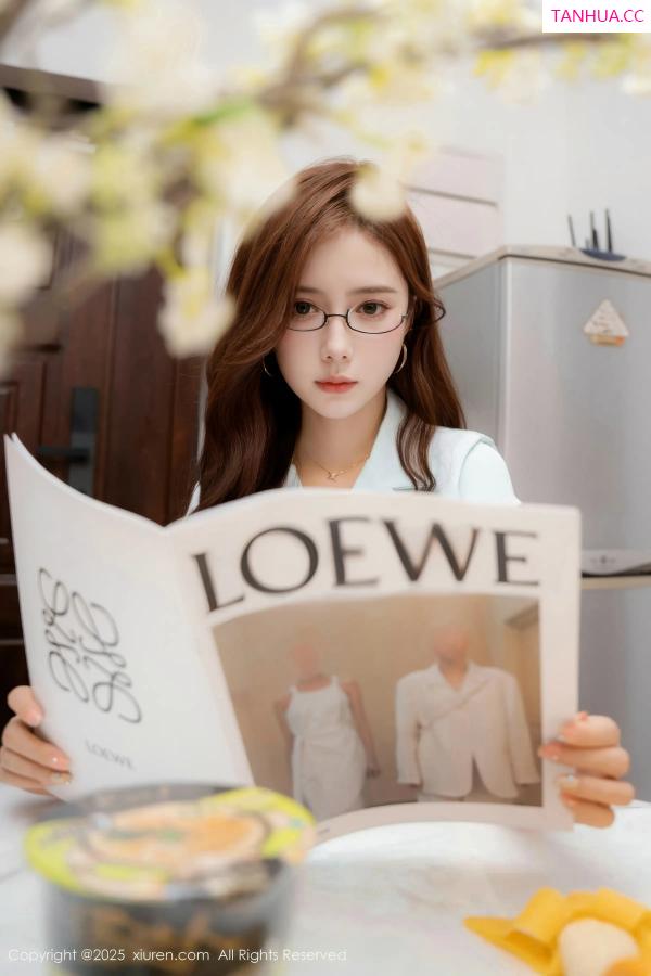   [XiuRen]高清写真图 2025.12.26 No.11162 拍黄瓜girl OL套装第17张图片